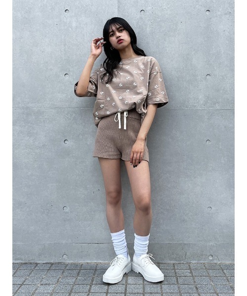 ENVYM（アンビー）の「オールロゴＢＩＧＴＥＥ（Tシャツ/カットソー・レディース・ブラック/ホワイト/ベージュ・FREE）」の11枚目の写真