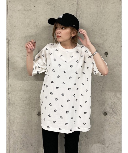 ENVYM（アンビー）の「オールロゴＢＩＧＴＥＥ（Tシャツ/カットソー・レディース・ブラック/ホワイト/ベージュ・FREE）」の21枚目の写真