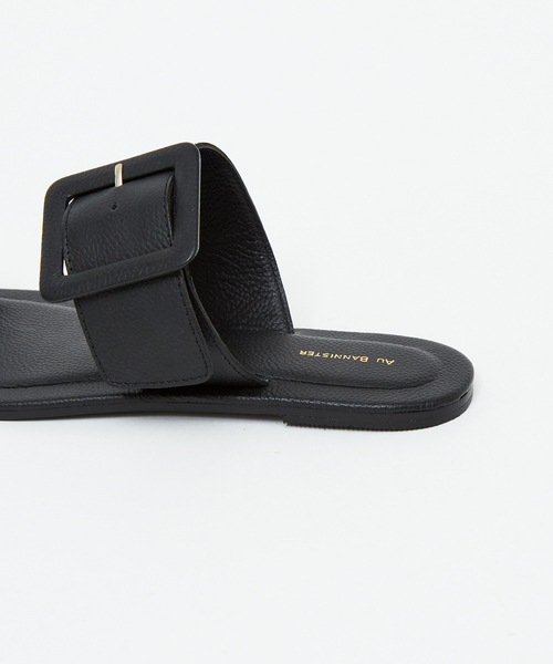 Au BANNISTER（オゥバニスター）の「【販売店舗限定】サムホルダーサンダル（サンダル・レディース・ホワイト/ブラック/キャメル・M/L/S）」の11枚目の写真