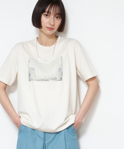 human woman(ヒューマンウーマン)の「◆フォトTシャツ(Tシャツ/カットソー・レディース・ホワイト系その他/ブラウン・MEDIUM)」の2枚目の写真