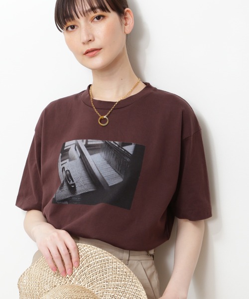 human woman(ヒューマンウーマン)の「◆フォトTシャツ(Tシャツ/カットソー・レディース・ホワイト系その他/ブラウン・MEDIUM)」の1枚目の写真