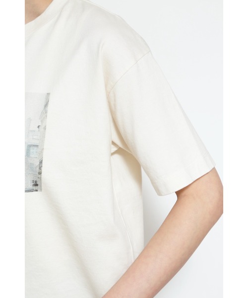 human woman(ヒューマンウーマン)の「◆フォトTシャツ(Tシャツ/カットソー・レディース・ホワイト系その他/ブラウン・MEDIUM)」の3枚目の写真
