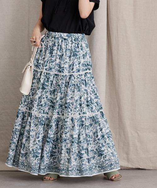 AMERICAN HOLIC(アメリカンホリック)の「丈違いティアードFlowerスカート(スカート・レディース・ネイビー/イエロー/ブラウン・L/M)」の2枚目の写真