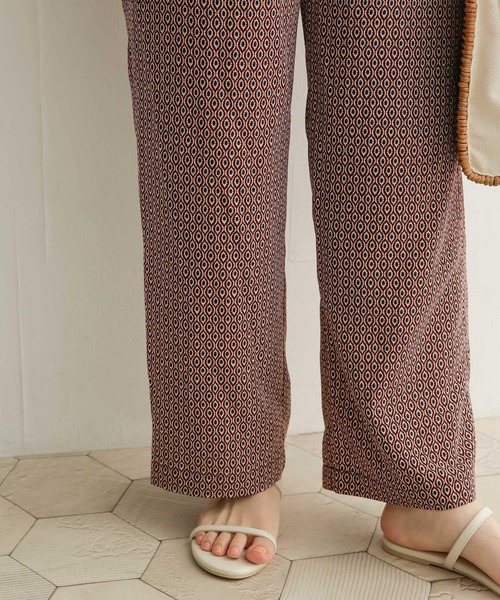URBAN RESEARCH DOORS(アーバンリサーチドアーズ)の「ジオメトリックイージーパンツ(その他パンツ・レディース・グリーン/ボルドー・MEDIUM)」の15枚目の写真