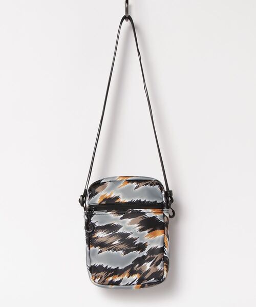 Guess（ゲス）の「VICE Compact Backpack（バックパック/リュック・メンズ・グレー・ONE SIZE）」の2枚目の写真