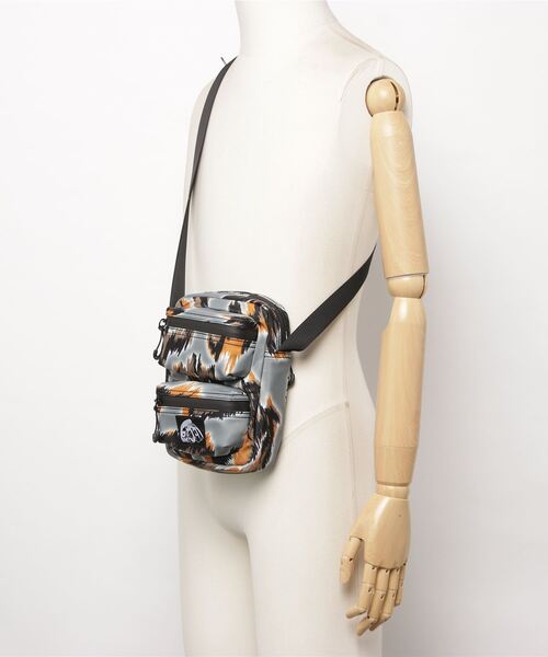 Guess（ゲス）の「VICE Compact Backpack（バックパック/リュック・メンズ・グレー・ONE SIZE）」の17枚目の写真