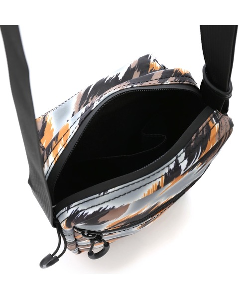 Guess（ゲス）の「VICE Compact Backpack（バックパック/リュック・メンズ・グレー・ONE SIZE）」の15枚目の写真