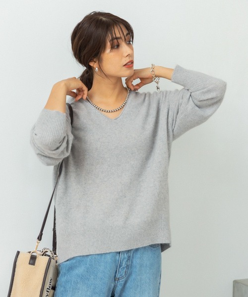 BAYFLOW（ベイフロー）の「フォックスＶネックニットプルオーバー（ニット/セーター・レディース・ベージュ/ブラウン/グレー/オレンジ/ブルー/アイボリー・SMALL/MEDIUM）」の3枚目の写真