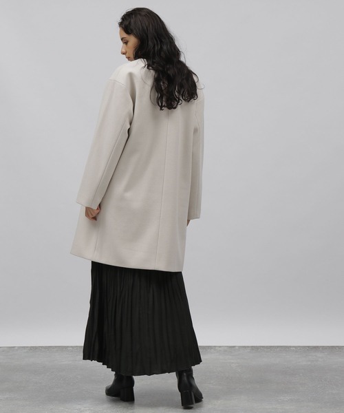 LAKOLE（ラコレ）の「ウーリーテックノーカラーフックフロントコート / 281759（ノーカラーコート・レディース・ブラック/アイボリー/グレイッシュベージュ・SMALL/MEDIUM）」の10枚目の写真