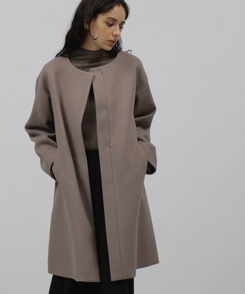 LAKOLE（ラコレ）の「ウーリーテックノーカラーフックフロントコート / 281759（ノーカラーコート・レディース・ブラック/アイボリー/グレイッシュベージュ・SMALL/MEDIUM）」の15枚目の写真