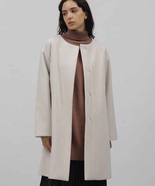 LAKOLE（ラコレ）の「ウーリーテックノーカラーフックフロントコート / 281759（ノーカラーコート・レディース・ブラック/アイボリー/グレイッシュベージュ・SMALL/MEDIUM）」の19枚目の写真