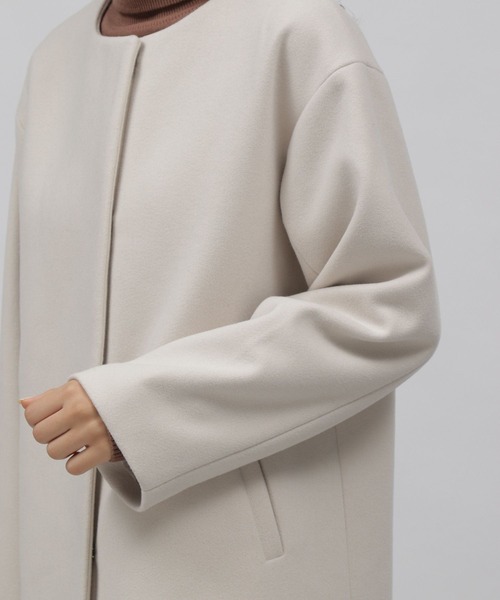 LAKOLE（ラコレ）の「ウーリーテックノーカラーフックフロントコート / 281759（ノーカラーコート・レディース・ブラック/アイボリー/グレイッシュベージュ・SMALL/MEDIUM）」の20枚目の写真