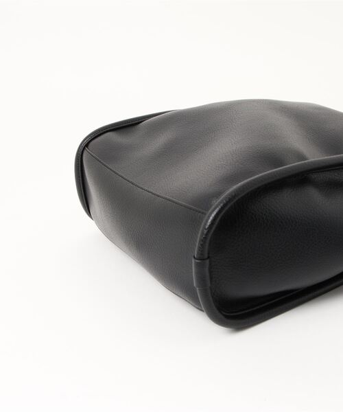 VIS（ビス）の「【ZOZO限定】【A4対応】軽くて柔らかい。シンプルソフトフェイクレザートートバッグ（トートバッグ・レディース・ブラック/ベージュ・FREE）」の18枚目の写真