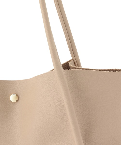 VIS（ビス）の「【ZOZO限定】【A4対応】軽くて柔らかい。シンプルソフトフェイクレザートートバッグ（トートバッグ・レディース・ブラック/ベージュ・FREE）」の8枚目の写真