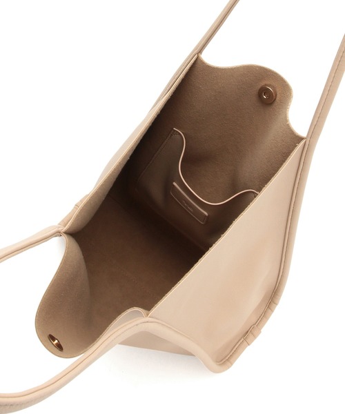 VIS（ビス）の「【ZOZO限定】【A4対応】軽くて柔らかい。シンプルソフトフェイクレザートートバッグ（トートバッグ・レディース・ブラック/ベージュ・FREE）」の6枚目の写真