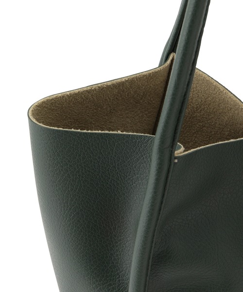 VIS（ビス）の「【ZOZO限定】【A4対応】軽くて柔らかい。シンプルソフトフェイクレザートートバッグ（トートバッグ・レディース・ブラック/ベージュ・FREE）」の9枚目の写真