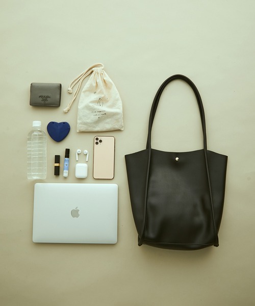 VIS（ビス）の「【ZOZO限定】【A4対応】軽くて柔らかい。シンプルソフトフェイクレザートートバッグ（トートバッグ・レディース・ブラック/ベージュ・FREE）」の17枚目の写真