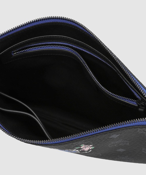 MCM(エムシーエム)の「【ノベルティ付き】Haru, Henry, Kaiser Wristlet ジップポーチ - ヴィセトス(クラッチバッグ・メンズ・ブラック・MEDIUM)」の4枚目の写真
