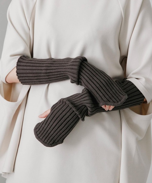 LAATO（ラート）の「ARM WARMERS（手袋・レディース・オフホワイト/ブラウン/チャコールグレー・FREE）」の3枚目の写真