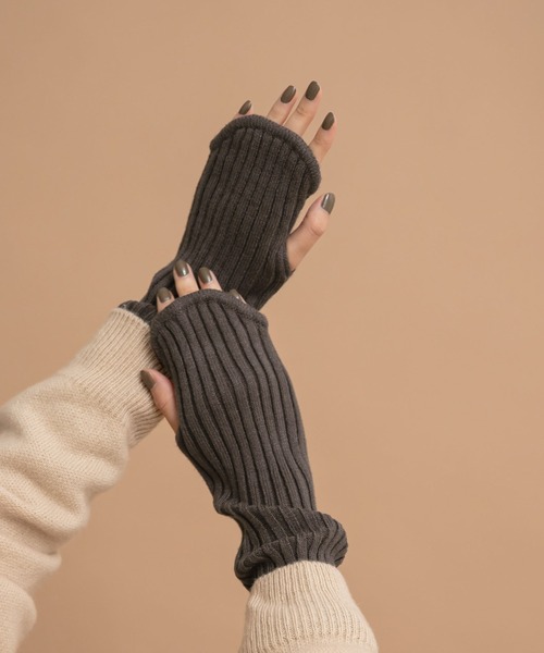 LAATO（ラート）の「ARM WARMERS（手袋・レディース・オフホワイト/ブラウン/チャコールグレー・FREE）」の11枚目の写真