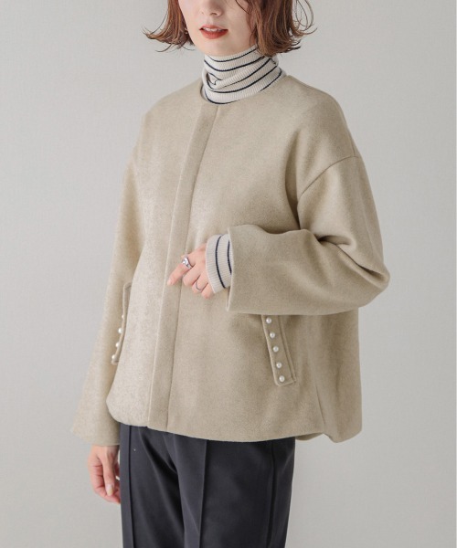 AMELY(エミリー)の「パールボタンノーカラージャケット(その他アウター・レディース・ベージュ/ブラック/チャコール・M/L)」の2枚目の写真