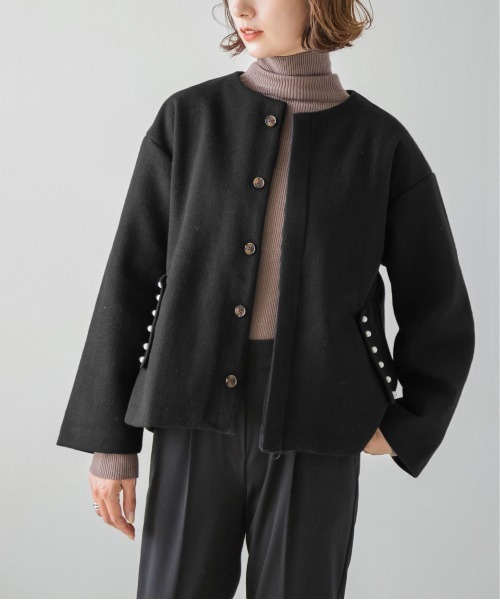 AMELY(エミリー)の「パールボタンノーカラージャケット(その他アウター・レディース・ベージュ/ブラック/チャコール・M/L)」の4枚目の写真