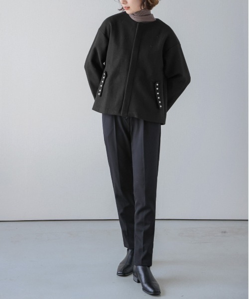AMELY(エミリー)の「パールボタンノーカラージャケット(その他アウター・レディース・ベージュ/ブラック/チャコール・M/L)」の6枚目の写真