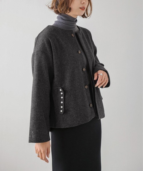 AMELY(エミリー)の「パールボタンノーカラージャケット(その他アウター・レディース・ベージュ/ブラック/チャコール・M/L)」の8枚目の写真