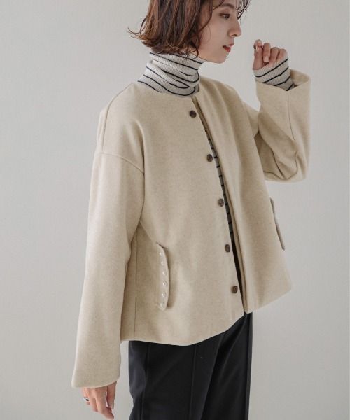 AMELY(エミリー)の「パールボタンノーカラージャケット(その他アウター・レディース・ベージュ/ブラック/チャコール・M/L)」の12枚目の写真