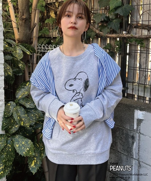 PEANUTS(ピーナッツ)の「【PEANUTS/ピーナッツ】スヌーピープリントビッグスウェット(スウェット・レディース・グレー/ホワイト/ネイビー・FREE)」の22枚目の写真