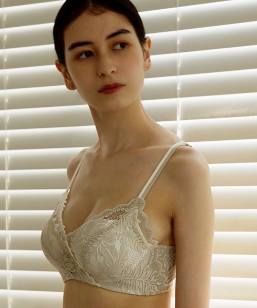 sue(スウ)の「360°レースダブルアップワイヤレスブラ 360° Lace W UP Wireless Bra(ブラ&ショーツ・レディース・アイボリー/グレー/ブルー・SMALL/LARGE/MEDIUM)」の12枚目の写真