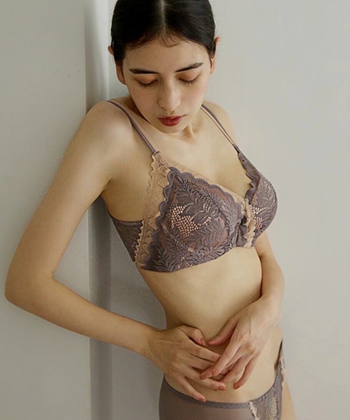 sue(スウ)の「360°レースダブルアップワイヤレスブラ 360° Lace W UP Wireless Bra(ブラ&ショーツ・レディース・アイボリー/グレー/ブルー・SMALL/LARGE/MEDIUM)」の20枚目の写真
