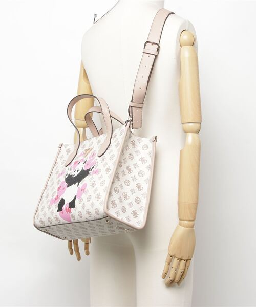 Guess（ゲス）の「GUESS X BRANDALISED(R) WITH GRAFFITI BY BANKSY 2 Compartment Tote（トートバッグ・レディース・クリーム・ONE SIZE）」の17枚目の写真