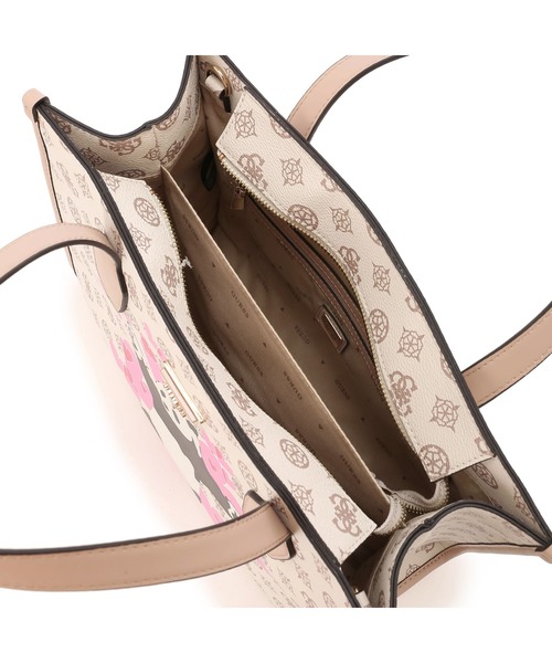 Guess（ゲス）の「GUESS X BRANDALISED(R) WITH GRAFFITI BY BANKSY 2 Compartment Tote（トートバッグ・レディース・クリーム・ONE SIZE）」の13枚目の写真