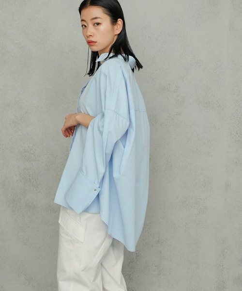 Maisones.(メゾネス)の「Over cuff Shirt | オーバーカフシャツ(シャツ/ブラウス・レディース・オフホワイト/ライトブルー・FREE)」の6枚目の写真