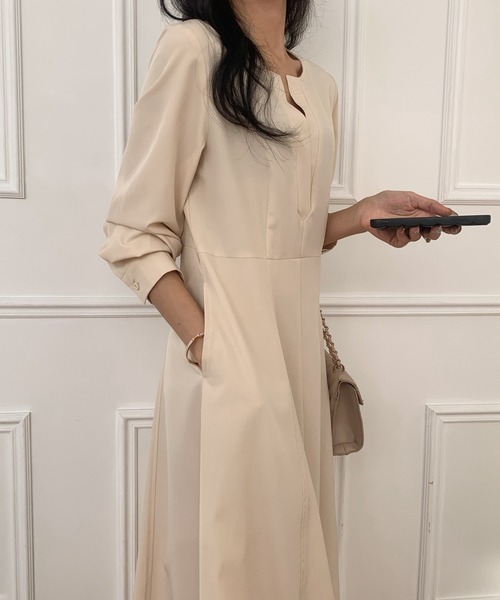 ECLIN(エクラン)の「スキッパーネックフレアワンピース(ワンピース・レディース・ブラック/ベージュ/ネイビー/カーキ・M/L)」の3枚目の写真