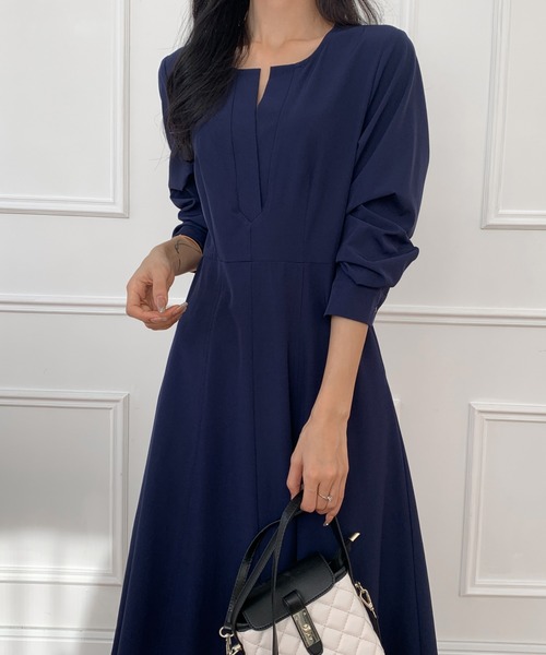 ECLIN(エクラン)の「スキッパーネックフレアワンピース(ワンピース・レディース・ブラック/ベージュ/ネイビー/カーキ・M/L)」の4枚目の写真
