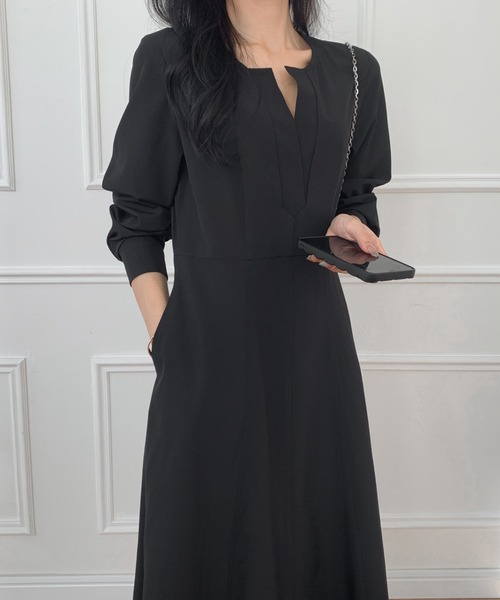 ECLIN(エクラン)の「スキッパーネックフレアワンピース(ワンピース・レディース・ブラック/ベージュ/ネイビー/カーキ・M/L)」の2枚目の写真