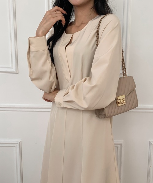 ECLIN(エクラン)の「スキッパーネックフレアワンピース(ワンピース・レディース・ブラック/ベージュ/ネイビー/カーキ・M/L)」の10枚目の写真