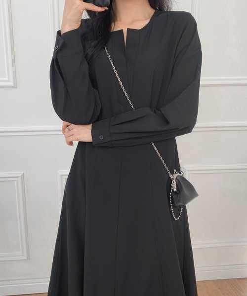 ECLIN(エクラン)の「スキッパーネックフレアワンピース(ワンピース・レディース・ブラック/ベージュ/ネイビー/カーキ・M/L)」の12枚目の写真