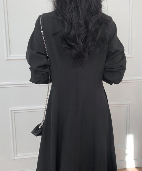 ECLIN(エクラン)の「スキッパーネックフレアワンピース(ワンピース・レディース・ブラック/ベージュ/ネイビー/カーキ・M/L)」の5枚目の写真