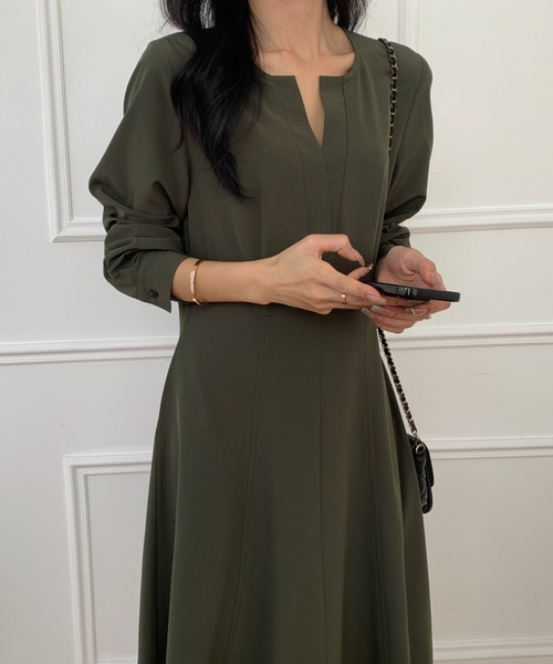 ECLIN(エクラン)の「スキッパーネックフレアワンピース(ワンピース・レディース・ブラック/ベージュ/ネイビー/カーキ・M/L)」の19枚目の写真