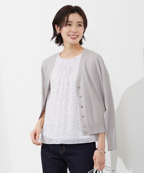 J.PRESS(ジェイプレス)の「【洗える】 Co/Peライト Vネック ショート カーディガン(カーディガン/ボレロ・レディース・アイボリー系/ライトグレー系/ネイビー系/スモーキーグリーン系・T15/T13)」の2枚目の写真