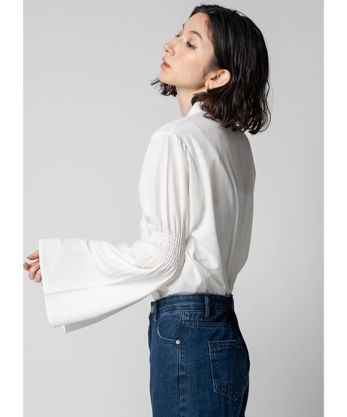 Adoon plain（アドーンプレーン）の「【新色を加えて再登場】トライアングルネックブラウス（シャツ/ブラウス・レディース・グレイッシュベージュ/ホワイト/ホワイト系その他/ブラック/パープル・FREE）」の7枚目の写真