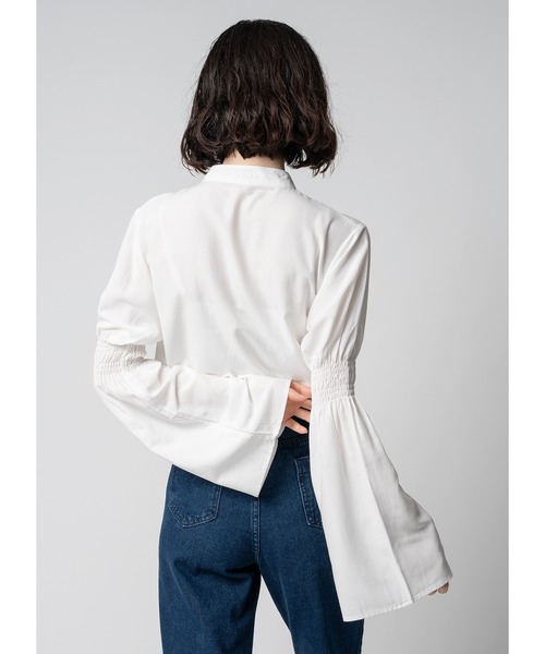 Adoon plain（アドーンプレーン）の「【新色を加えて再登場】トライアングルネックブラウス（シャツ/ブラウス・レディース・グレイッシュベージュ/ホワイト/ホワイト系その他/ブラック/パープル・FREE）」の8枚目の写真