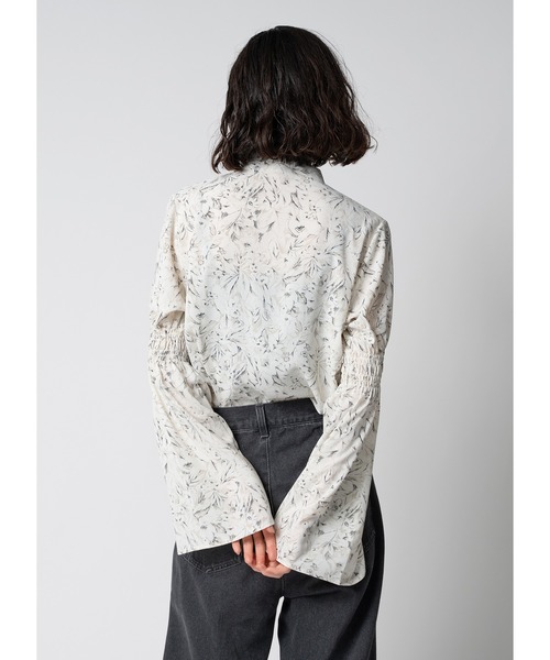 Adoon plain（アドーンプレーン）の「【新色を加えて再登場】トライアングルネックブラウス（シャツ/ブラウス・レディース・グレイッシュベージュ/ホワイト/ホワイト系その他/ブラック/パープル・FREE）」の14枚目の写真