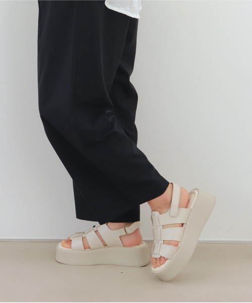 inter-chaussures(インターショシュール)の「【VAGABOND】厚底グルカテイストサンダル(E32105)(サンダル・レディース・ブラック/アイボリー・38/39/36/35/37)」の5枚目の写真