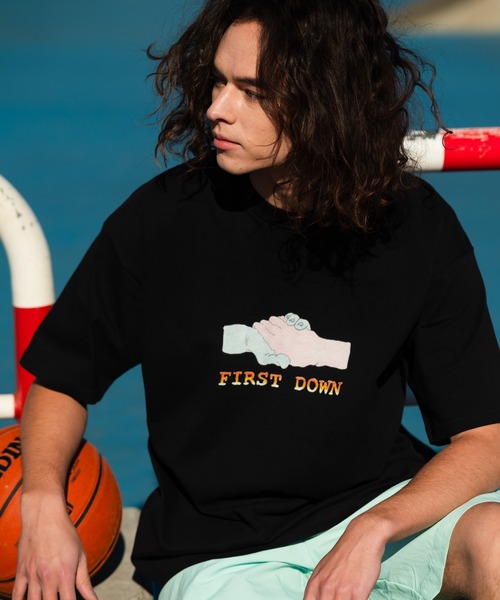 FIRST DOWN（ファーストダウン）の「コットン ジャージー 半袖 Ｔシャツ by lee qura（Tシャツ/カットソー・メンズ・サンドベージュ/グレー/ブラック/ホワイト・M/L/XL）」の2枚目の写真