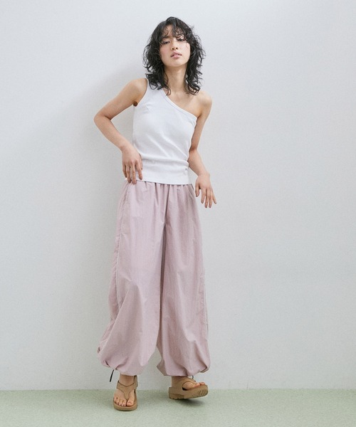 ADAM ET ROPE'(アダムエロペ)の「【TELIC】W-FLIPFLOP(サンダル・レディース・ブラック/ベージュ・M/S/X-SMALL)」の3枚目の写真