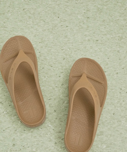 ADAM ET ROPE'(アダムエロペ)の「【TELIC】W-FLIPFLOP(サンダル・レディース・ブラック/ベージュ・M/S/X-SMALL)」の5枚目の写真